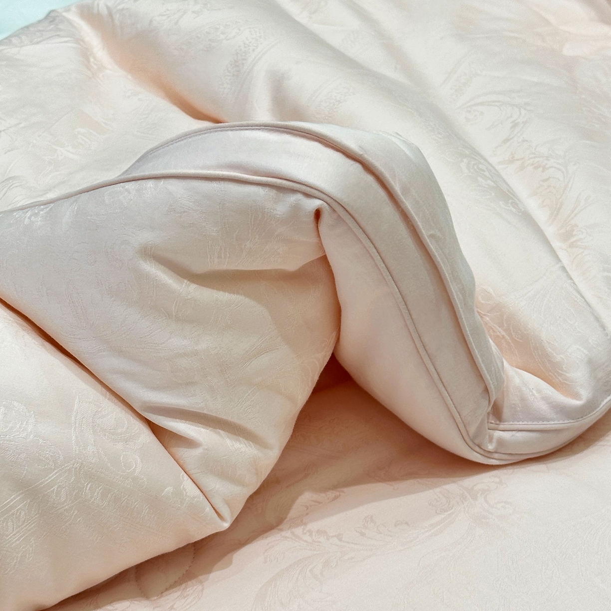 91家纺网 家纺一手货源 找家纺 JUICY 橘滋家纺 2025新款精奢提花抗菌大豆蛋白被子被芯 精奢提花抗菌大豆蛋白被-玉色