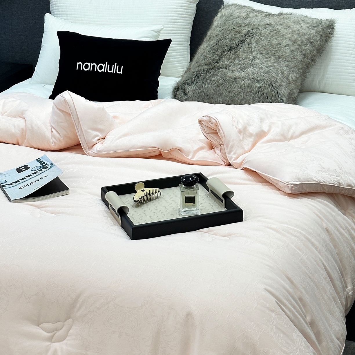 91家纺网 家纺一手货源 找家纺 JUICY 橘滋家纺 2025新款精奢提花抗菌大豆蛋白被子被芯 精奢提花抗菌大豆蛋白被-玉色