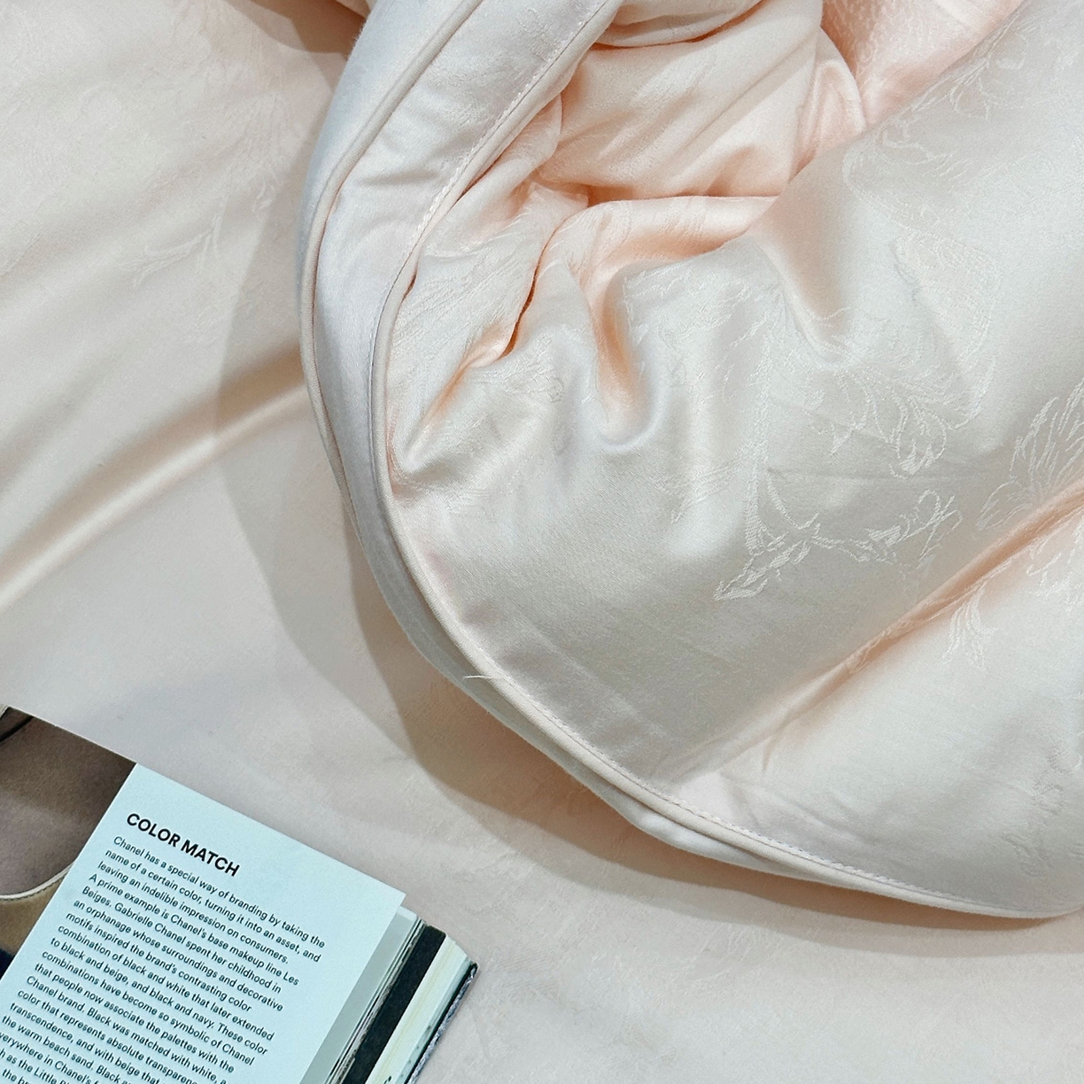 91家纺网 家纺一手货源 找家纺 JUICY 橘滋家纺 2025新款精奢提花抗菌大豆蛋白被子被芯 精奢提花抗菌大豆蛋白被-玉色