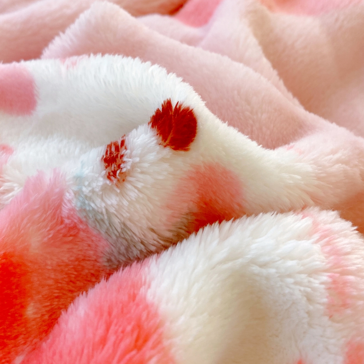 91家纺网 家纺一手货源 找家纺 yyds网供 2025新款简约印花泡泡绒毯多功能加绒盖毯沙发空调房办公午休毯毛毯毯子 草莓兔-泡泡绒