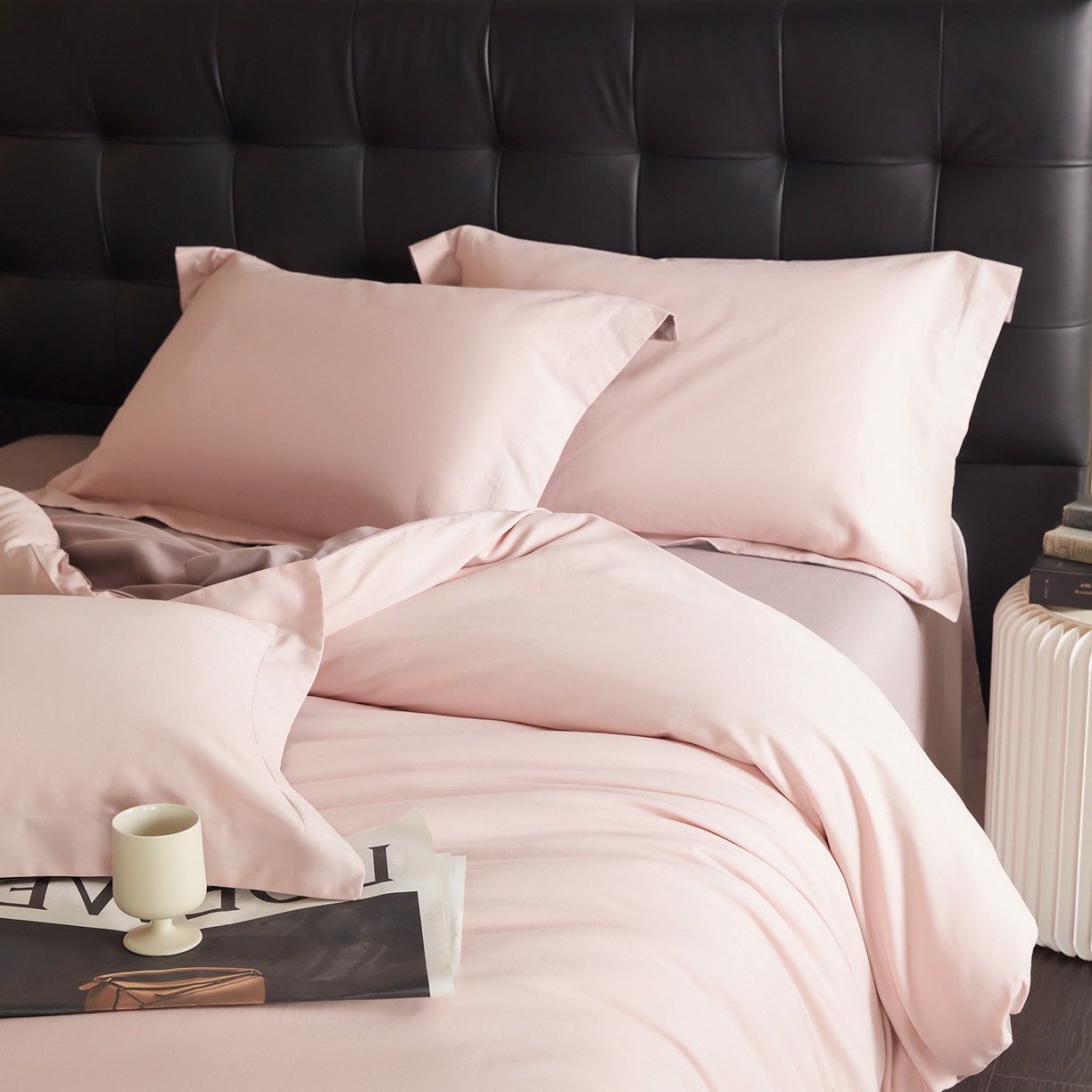 91家纺网 家纺一手货源 找家纺 秀色家纺 2025新款60支长绒棉双面加厚磨毛保暖纯棉四件套纯色被套全棉轻奢高级感 蔚蓝+珍珠灰