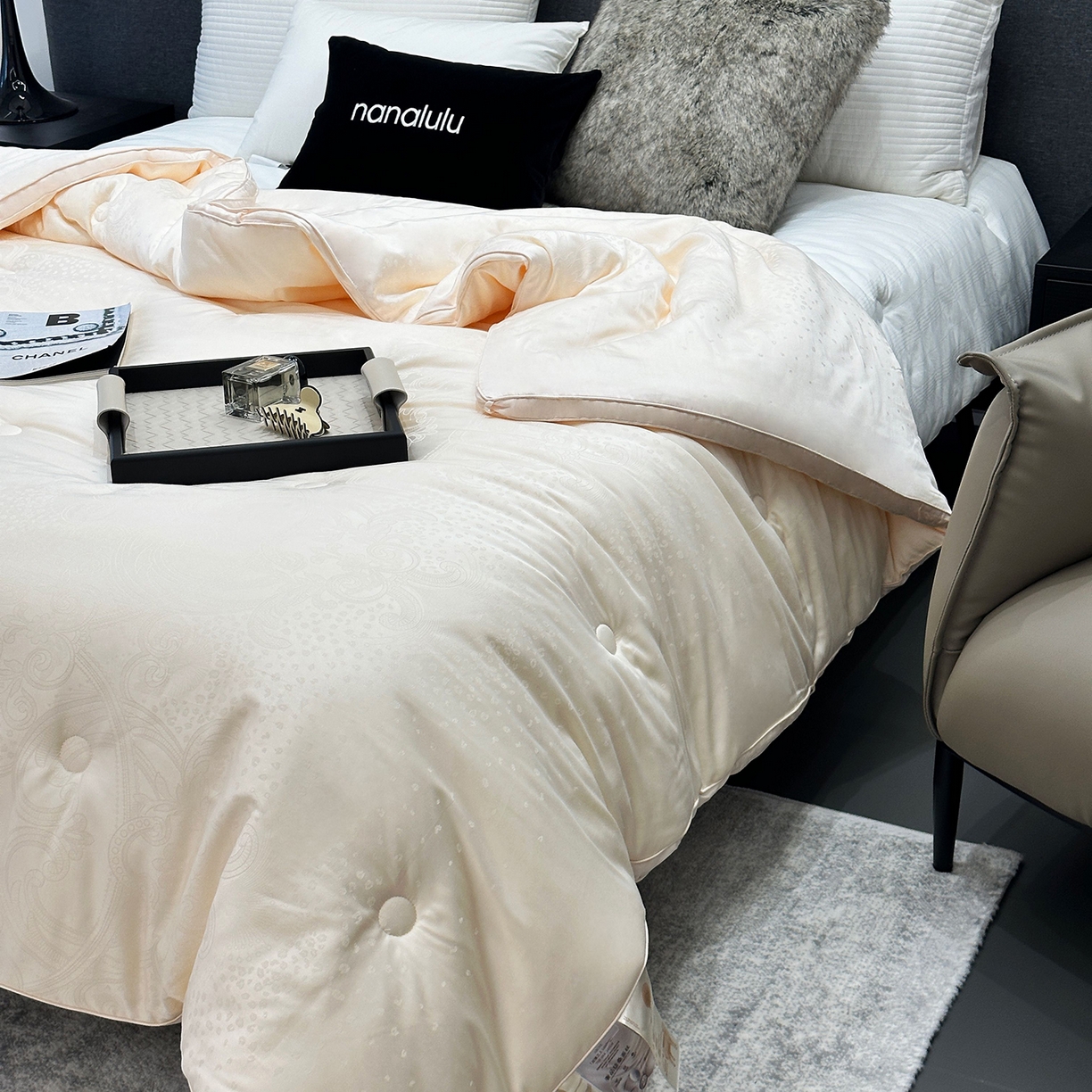 91家纺网 家纺一手货源 找家纺 （总）JUICY 橘滋家纺 2025新款高奢皇室大提花黄金蚕丝羊毛被子被芯