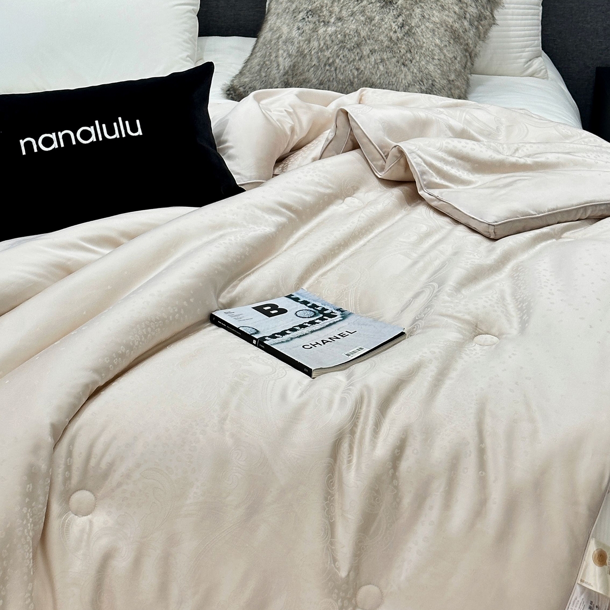 91家纺网 家纺一手货源 找家纺 JUICY 橘滋家纺 2025新款高奢皇室大提花黄金蚕丝羊毛被子被芯 卢修斯-曜石灰