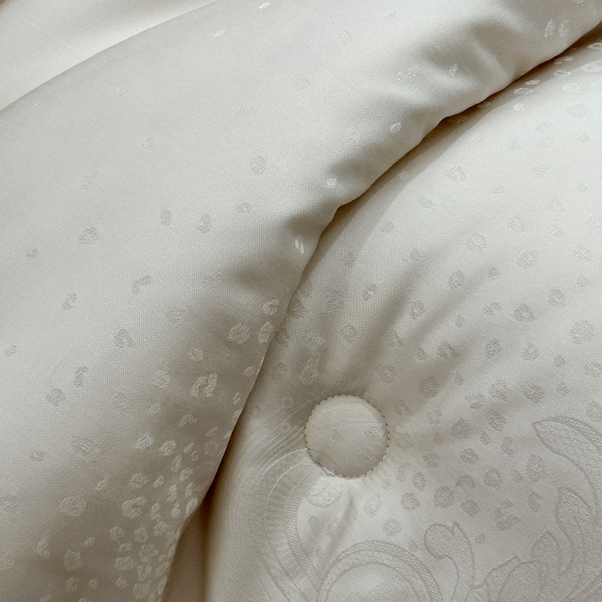 91家纺网 家纺一手货源 找家纺 JUICY 橘滋家纺 2025新款高奢皇室大提花黄金蚕丝羊毛被子被芯 卢修斯-曜石灰