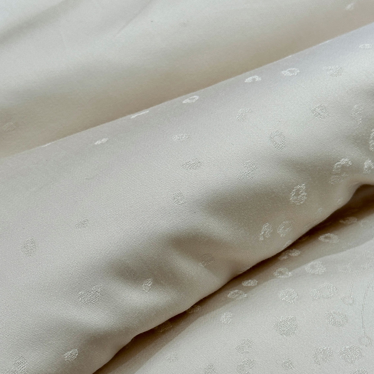 91家纺网 家纺一手货源 找家纺 JUICY 橘滋家纺 2025新款高奢皇室大提花黄金蚕丝羊毛被子被芯 卢修斯-曜石灰