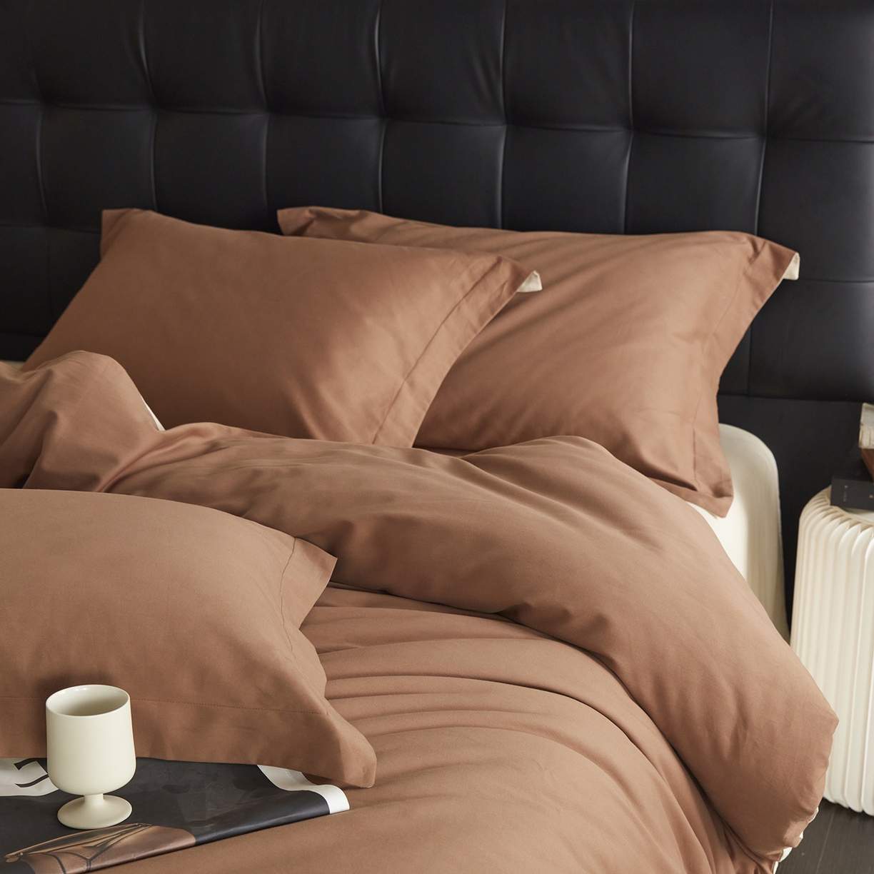 91家纺网 家纺一手货源 找家纺 秀色家纺 2025新款60支长绒棉双面加厚磨毛保暖纯棉四件套纯色被套全棉轻奢高级感 蔚蓝+珍珠灰