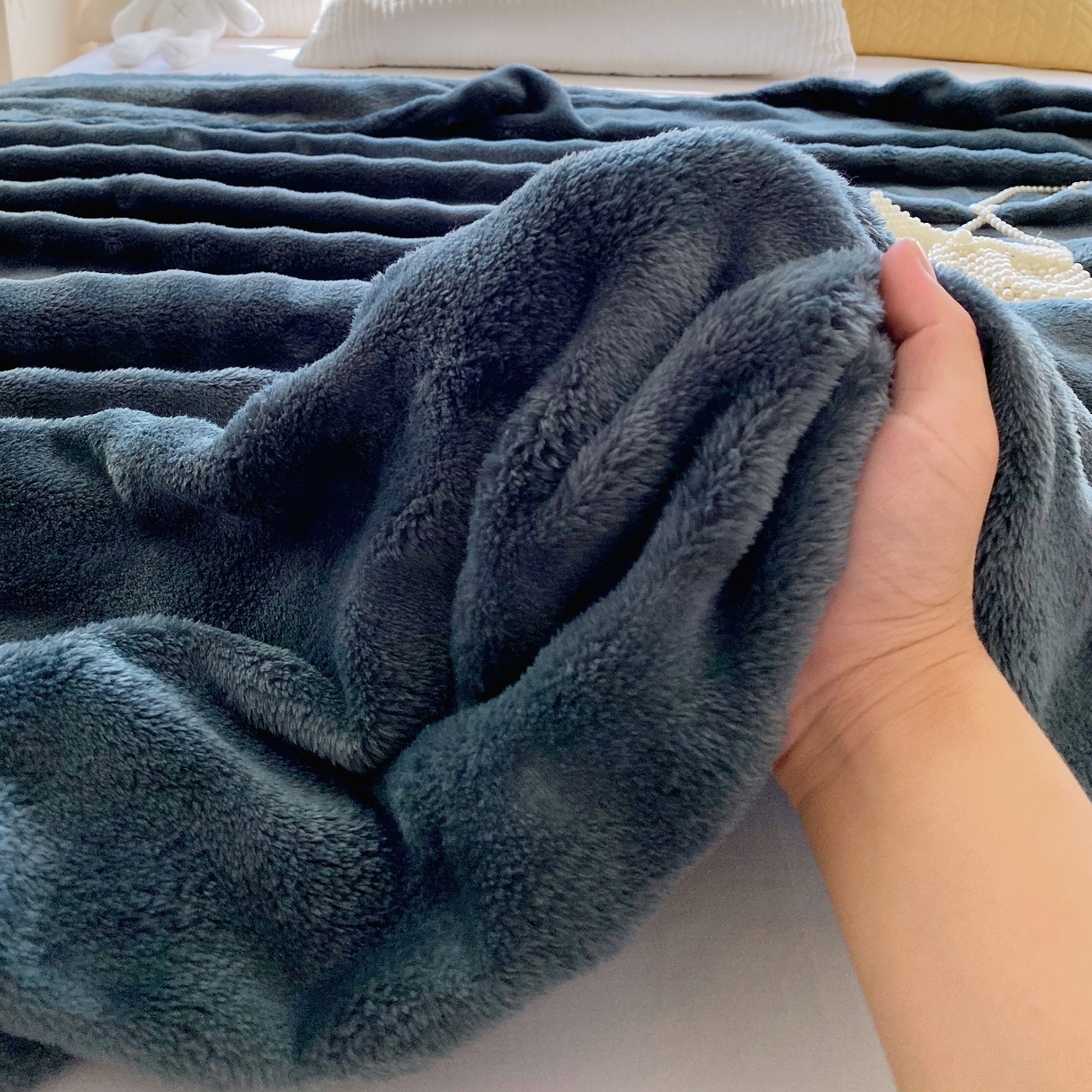 91家纺网 家纺一手货源 找家纺 yyds网供 2025新款简约印花泡泡绒毯多功能加绒盖毯沙发空调房办公午休毯毛毯毯子 高级灰-泡泡绒