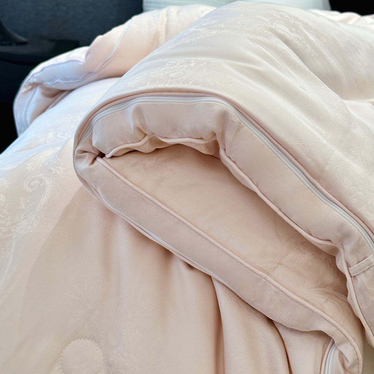 91家纺网 家纺一手货源 找家纺 （总）JUICY 橘滋家纺 2025新款典雅轻奢高定羽绒羊毛双胎被子被芯- 千金粉