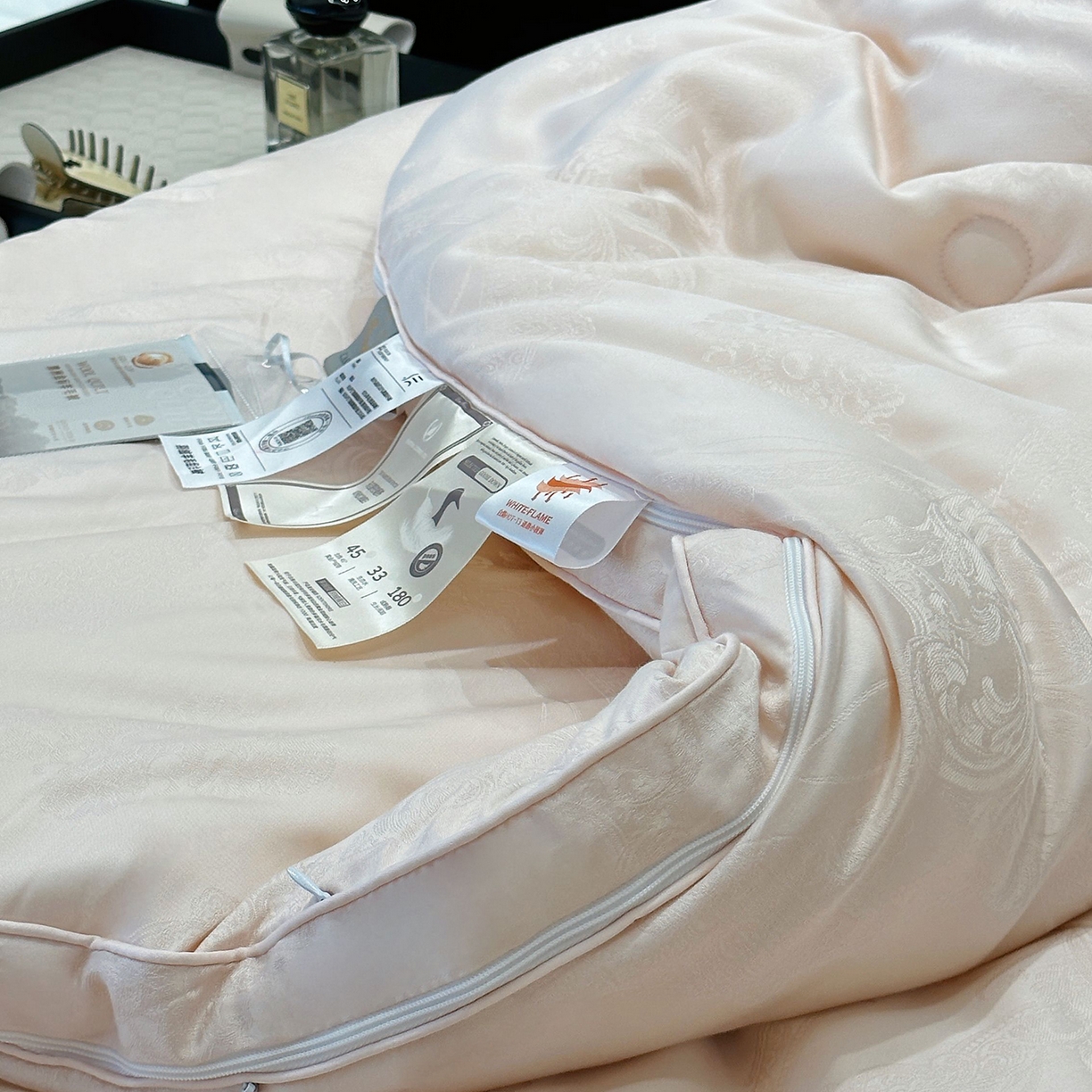 91家纺网 家纺一手货源 找家纺 （总）JUICY 橘滋家纺 2025新款典雅轻奢高定羽绒羊毛双胎被子被芯- 千金粉