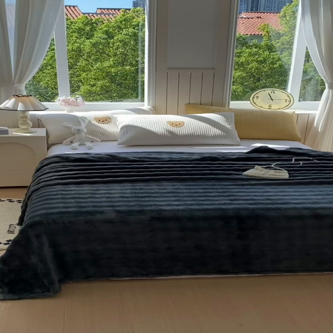 91家纺网 家纺一手货源 找家纺 yyds网供 2025新款简约印花泡泡绒毯多功能加绒盖毯沙发空调房办公午休毯毛毯毯子 高级灰-泡泡绒