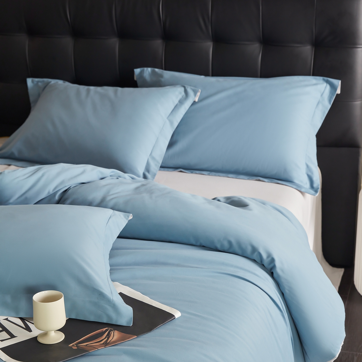 91家纺网 家纺一手货源 找家纺 秀色家纺 2025新款60支长绒棉双面加厚磨毛保暖纯棉四件套纯色被套全棉轻奢高级感 蔚蓝+珍珠灰