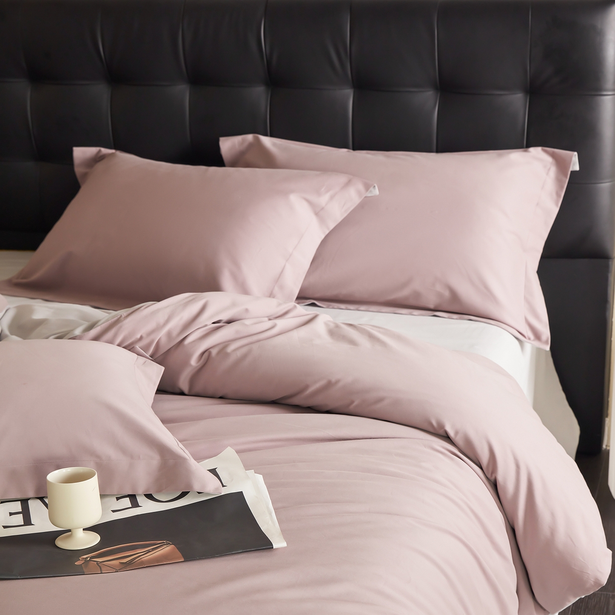 91家纺网 家纺一手货源 找家纺 秀色家纺 2025新款60支长绒棉双面加厚磨毛保暖纯棉四件套纯色被套全棉轻奢高级感 蔚蓝+珍珠灰