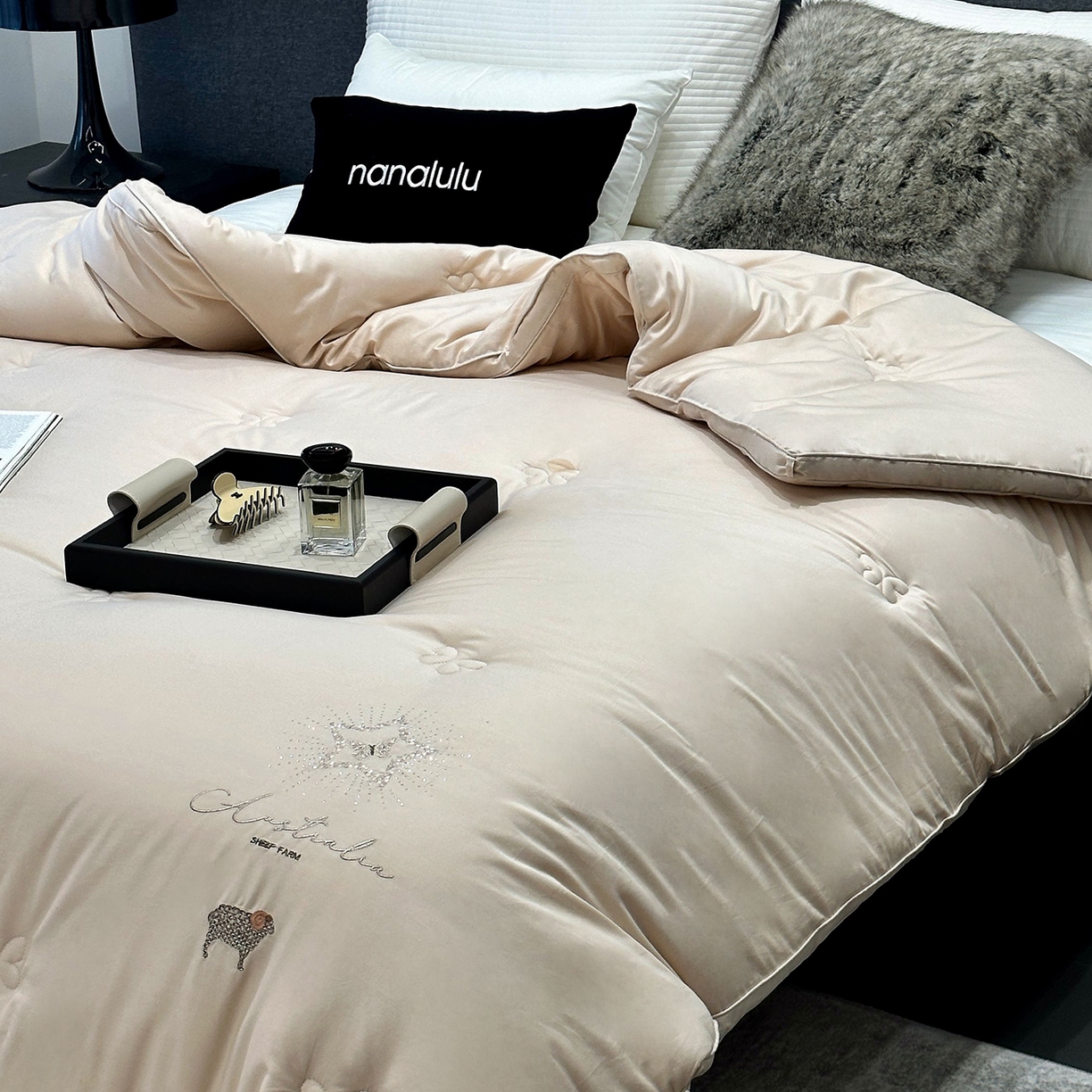 91家纺网 家纺一手货源 找家纺 JUICY 橘滋家纺 2025新款澳洲进口恒温羊毛被子被芯 澳洲进口恒温羊毛被-卡其