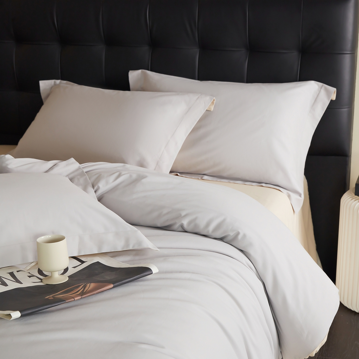 91家纺网 家纺一手货源 找家纺 秀色家纺 2025新款60支长绒棉双面加厚磨毛保暖纯棉四件套纯色被套全棉轻奢高级感 蔚蓝+珍珠灰