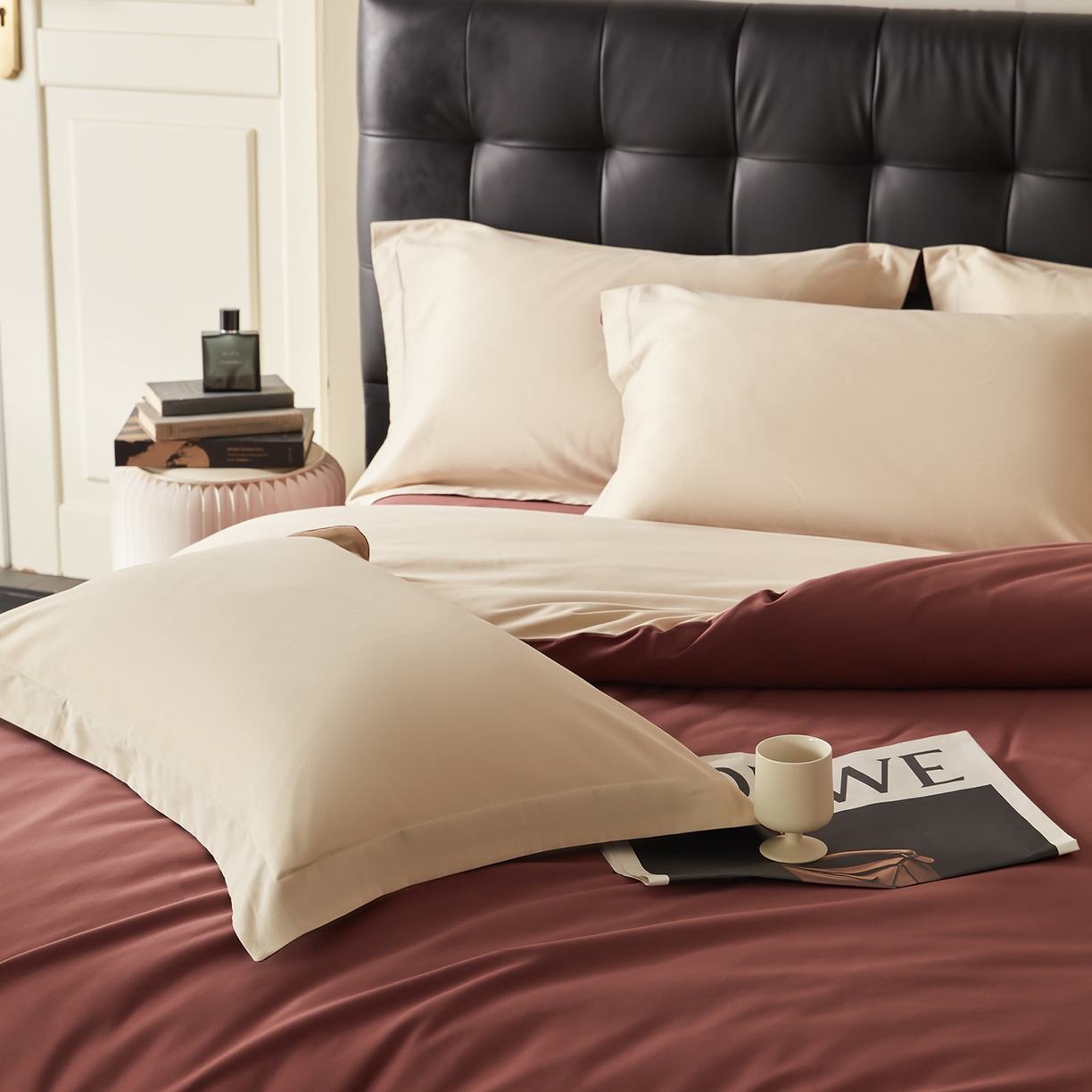 91家纺网 家纺一手货源 找家纺 秀色家纺 2025新款60支长绒棉双面加厚磨毛保暖纯棉四件套纯色被套全棉轻奢高级感 白雾红尘+奶油