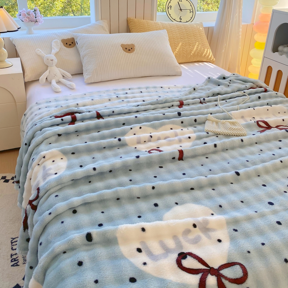 91家纺网 家纺一手货源 找家纺 yyds网供 2025新款简约印花泡泡绒毯多功能加绒盖毯沙发空调房办公午休毯毛毯毯子 蓝底爱心结-泡泡绒