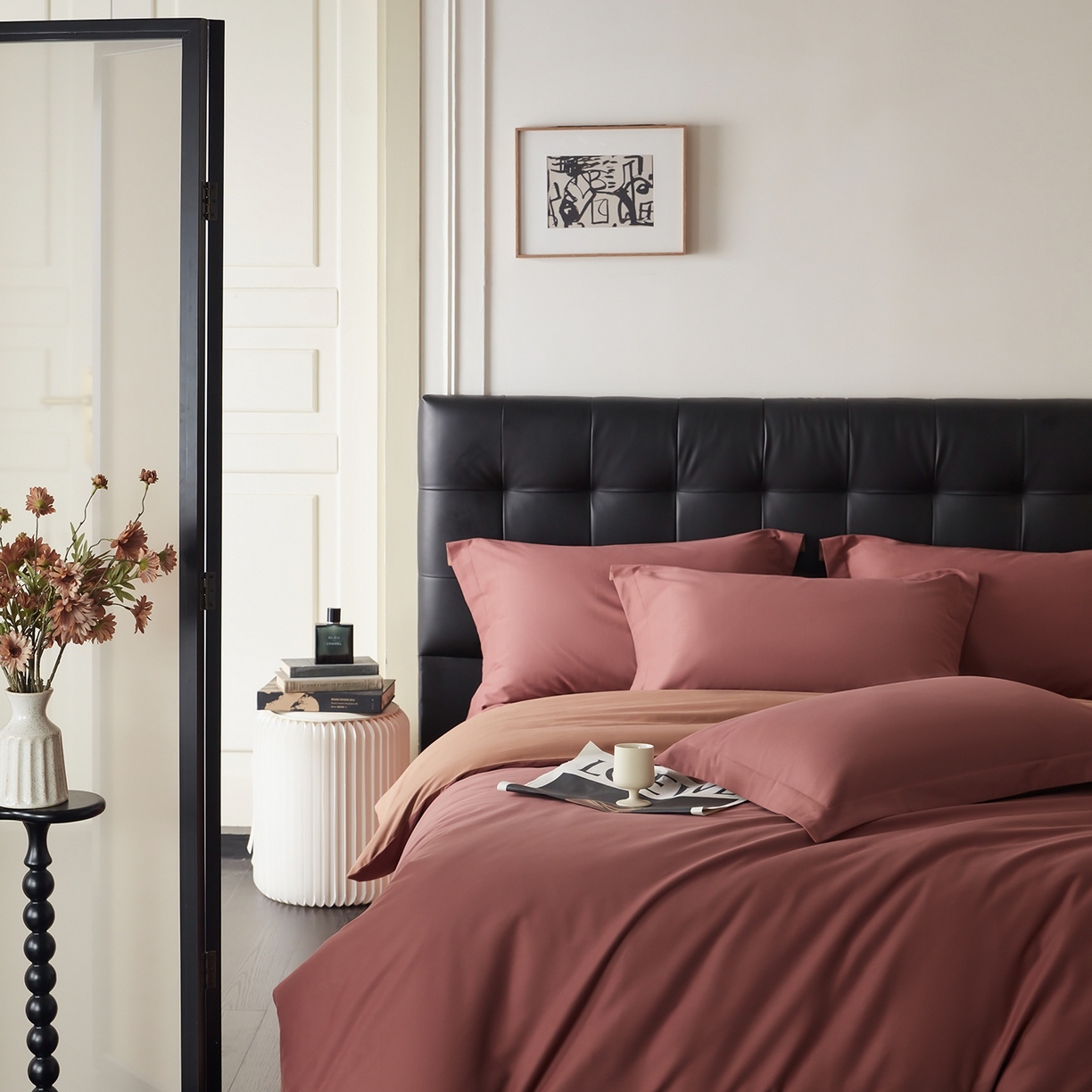 91家纺网 家纺一手货源 找家纺 秀色家纺 2025新款60支长绒棉双面加厚磨毛保暖纯棉四件套纯色被套全棉轻奢高级感 白雾红尘+深栗色