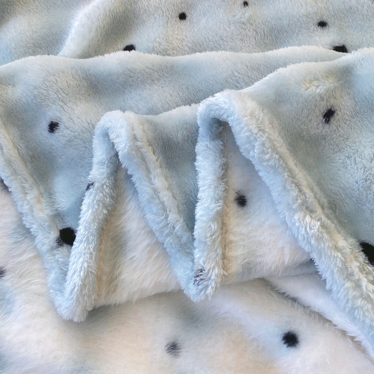 91家纺网 家纺一手货源 找家纺 yyds网供 2025新款简约印花泡泡绒毯多功能加绒盖毯沙发空调房办公午休毯毛毯毯子 蓝底爱心结-泡泡绒