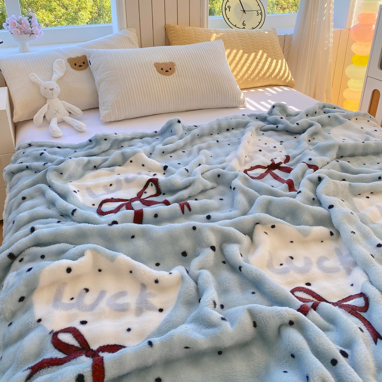 91家纺网 家纺一手货源 找家纺 yyds网供 2025新款简约印花泡泡绒毯多功能加绒盖毯沙发空调房办公午休毯毛毯毯子 蓝底爱心结-泡泡绒