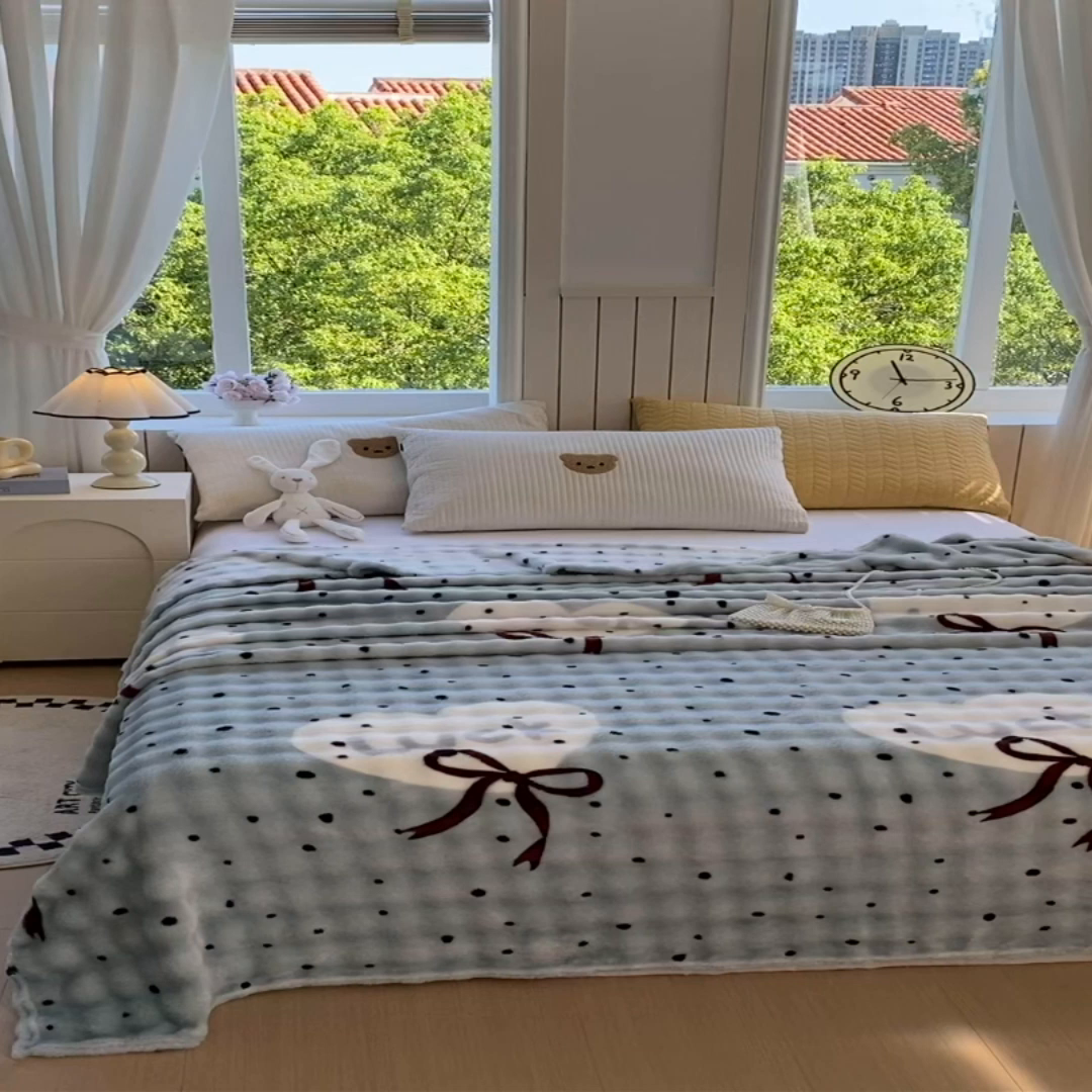 91家纺网 家纺一手货源 找家纺 yyds网供 2025新款简约印花泡泡绒毯多功能加绒盖毯沙发空调房办公午休毯毛毯毯子 蓝底爱心结-泡泡绒