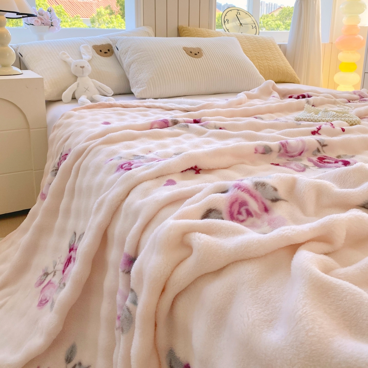 91家纺网 家纺一手货源 找家纺 yyds网供 2025新款简约印花泡泡绒毯多功能加绒盖毯沙发空调房办公午休毯毛毯毯子 玫瑰情缘-泡泡绒