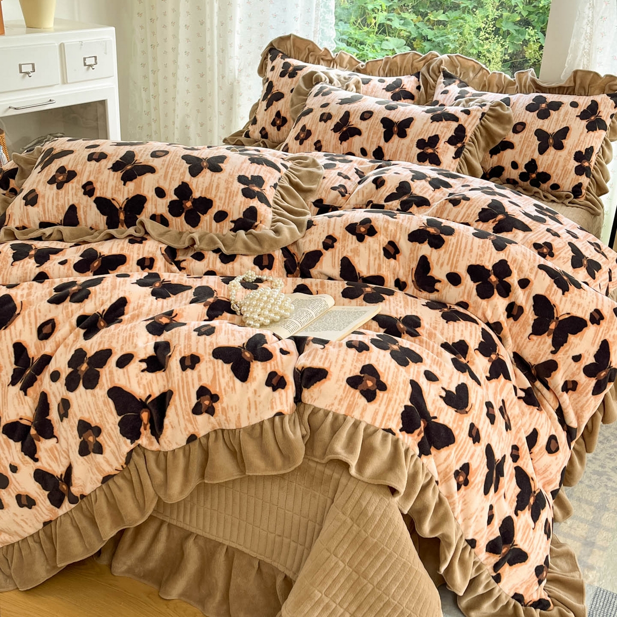 91家纺网 家纺一手货源 找家纺 牵依 2025新款韩版牛奶绒夹棉床盖四件套 蝴蝶豹纹