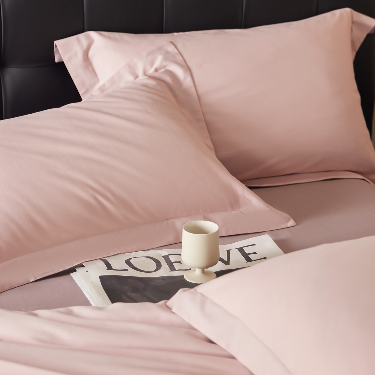 91家纺网 家纺一手货源 找家纺 秀色家纺 2025新款60支长绒棉双面加厚磨毛保暖纯棉四件套纯色被套全棉轻奢高级感 肉桂粉+香芋紫