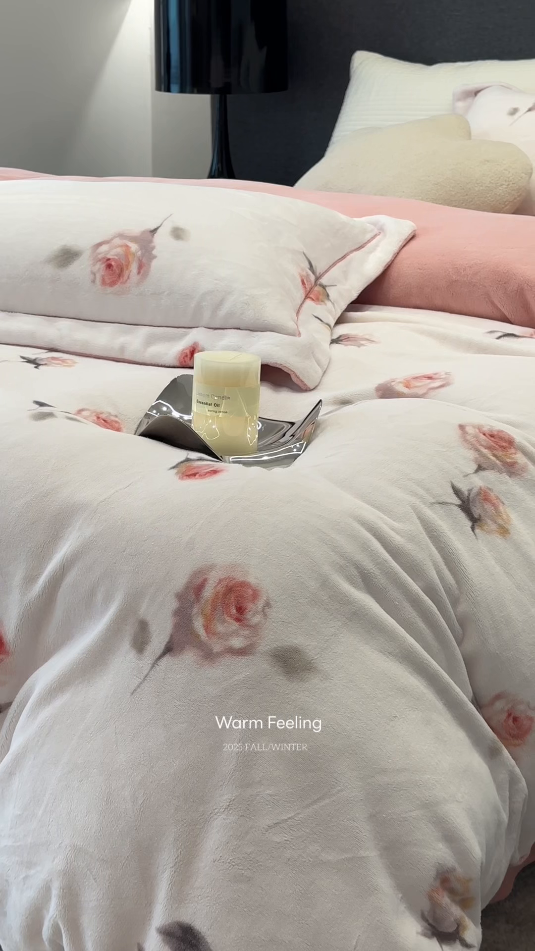 91家纺网 家纺一手货源 找家纺 JUICY 橘滋家纺 2025新款浪漫丰盈牛奶臻棉绒印花系列四件套 浅玫浮光