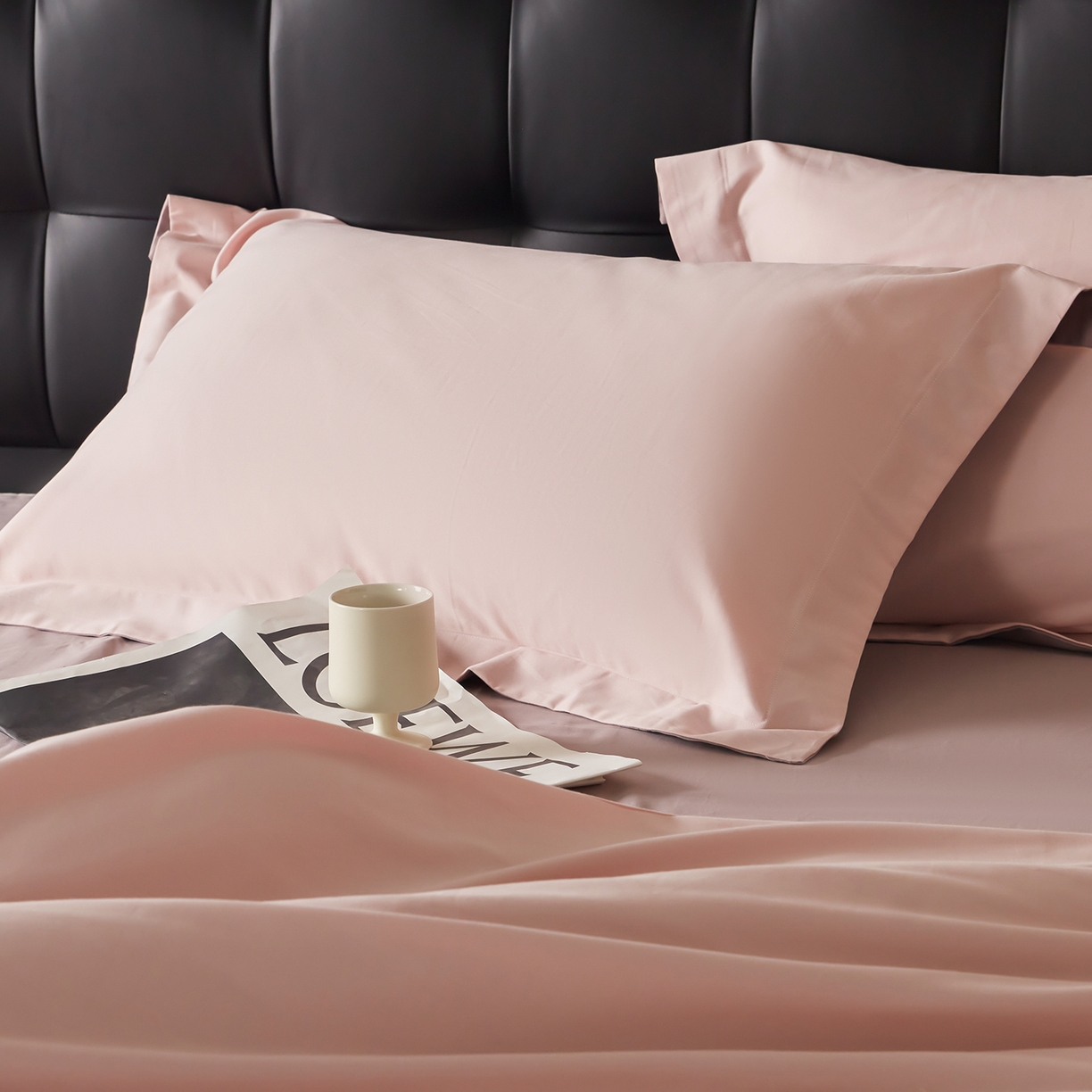 91家纺网 家纺一手货源 找家纺 秀色家纺 2025新款60支长绒棉双面加厚磨毛保暖纯棉四件套纯色被套全棉轻奢高级感 肉桂粉+香芋紫