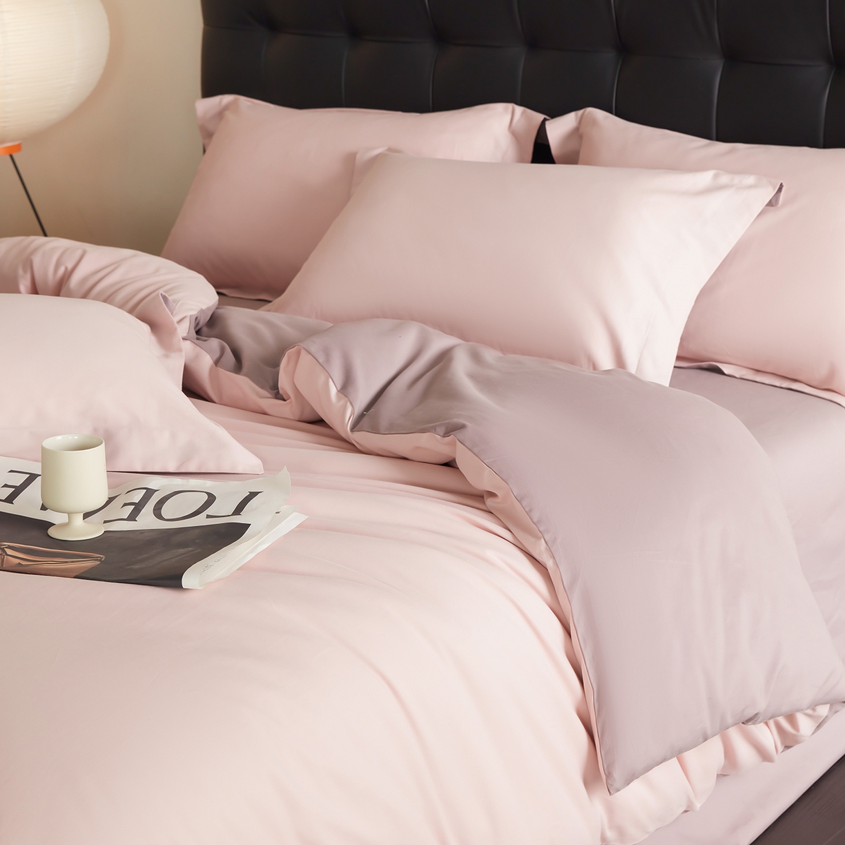 91家纺网 家纺一手货源 找家纺 秀色家纺 2025新款60支长绒棉双面加厚磨毛保暖纯棉四件套纯色被套全棉轻奢高级感 肉桂粉+香芋紫