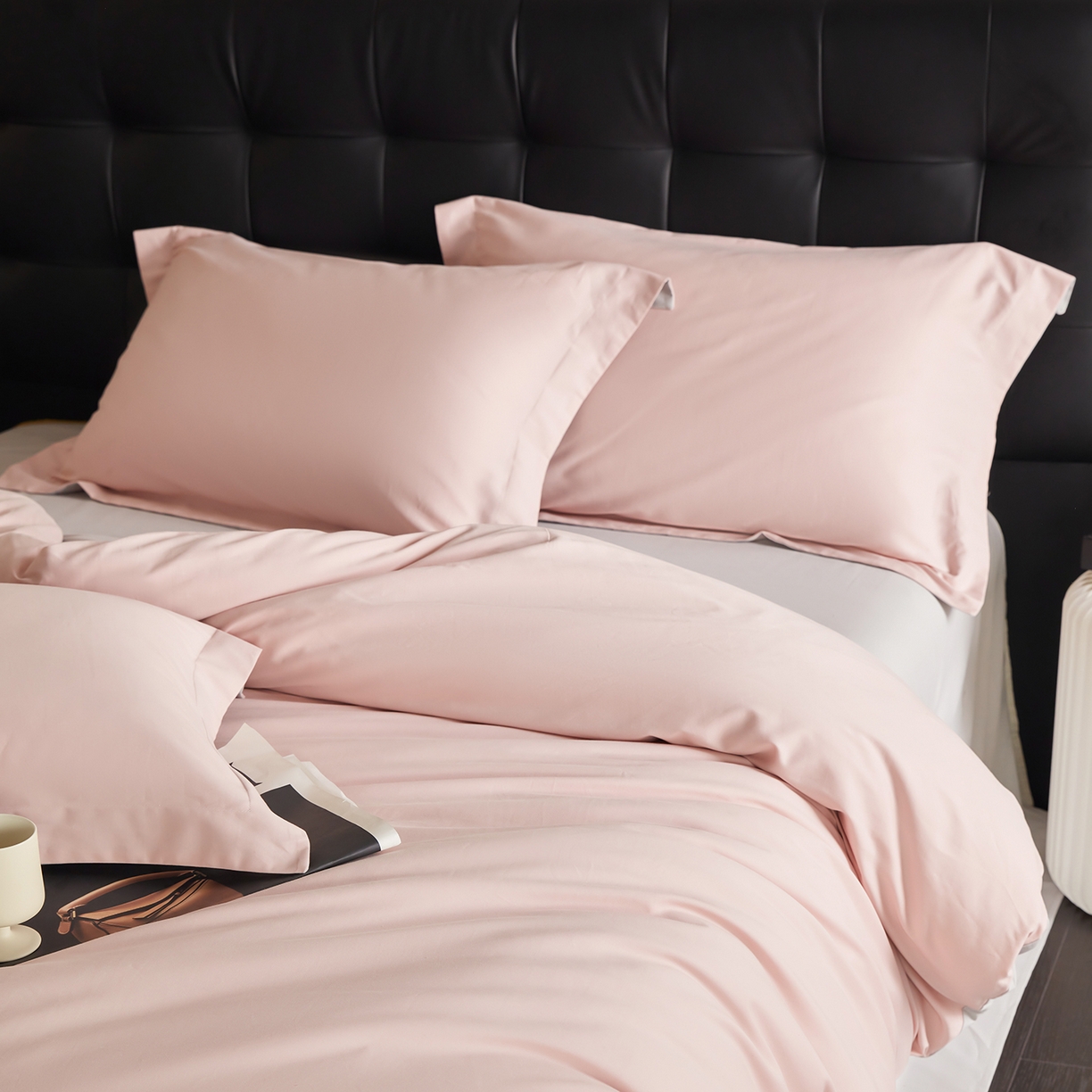 91家纺网 家纺一手货源 找家纺 秀色家纺 2025新款60支长绒棉双面加厚磨毛保暖纯棉四件套纯色被套全棉轻奢高级感 肉桂粉+珍珠灰