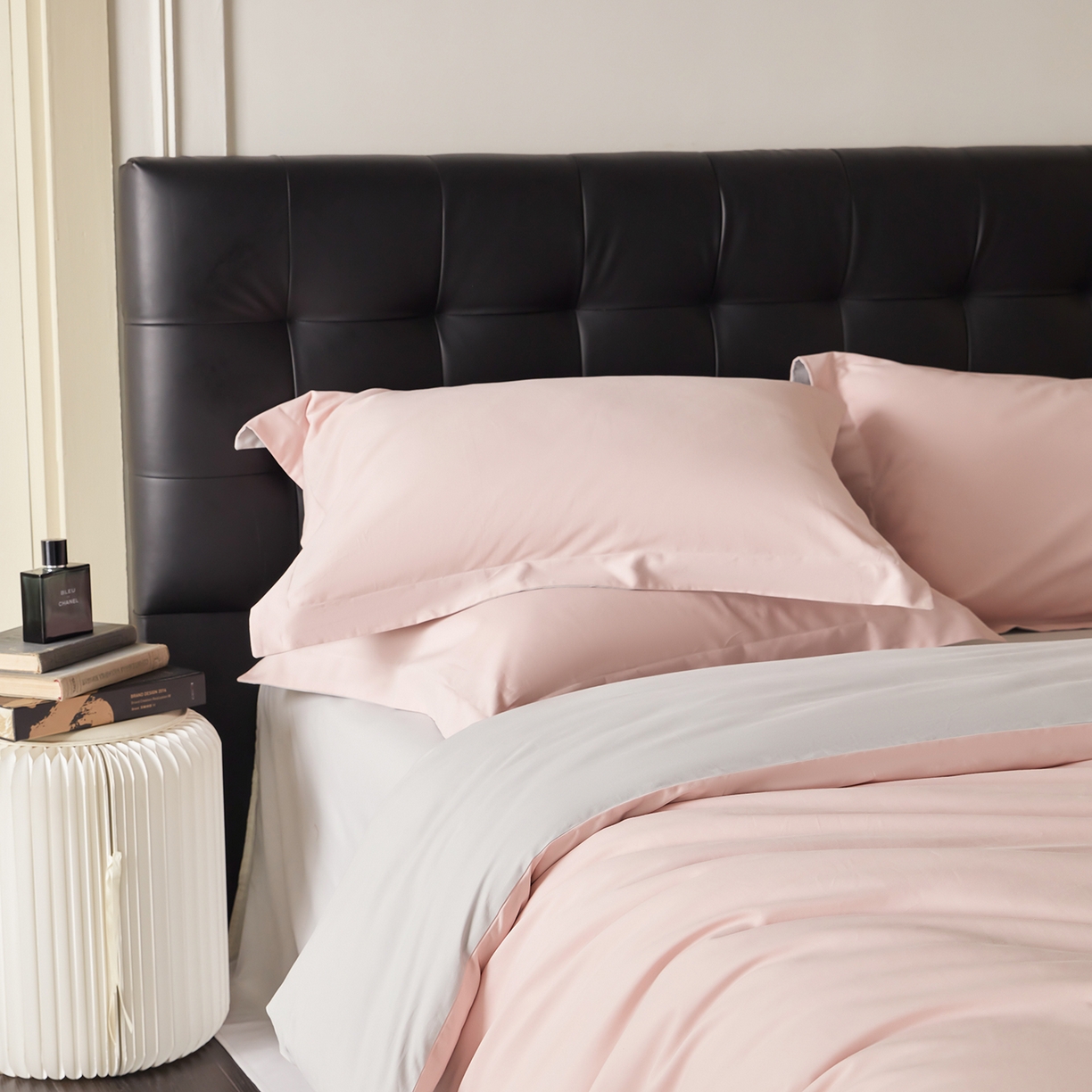 91家纺网 家纺一手货源 找家纺 秀色家纺 2025新款60支长绒棉双面加厚磨毛保暖纯棉四件套纯色被套全棉轻奢高级感 肉桂粉+珍珠灰