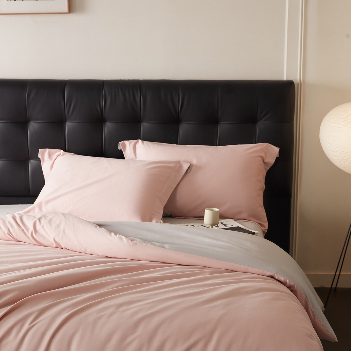 91家纺网 家纺一手货源 找家纺 秀色家纺 2025新款60支长绒棉双面加厚磨毛保暖纯棉四件套纯色被套全棉轻奢高级感 肉桂粉+珍珠灰