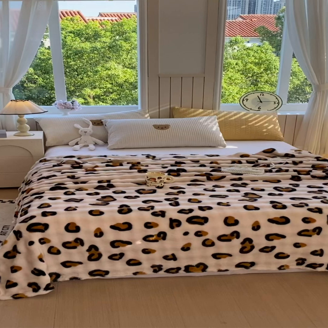 91家纺网 家纺一手货源 找家纺 yyds网供 2025新款简约印花泡泡绒毯多功能加绒盖毯沙发空调房办公午休毯毛毯毯子 托斯卡纳豹纹-泡泡绒