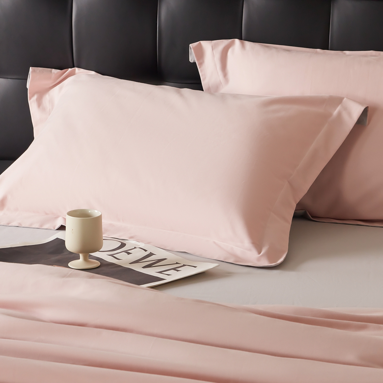 91家纺网 家纺一手货源 找家纺 秀色家纺 2025新款60支长绒棉双面加厚磨毛保暖纯棉四件套纯色被套全棉轻奢高级感 肉桂粉+珍珠灰