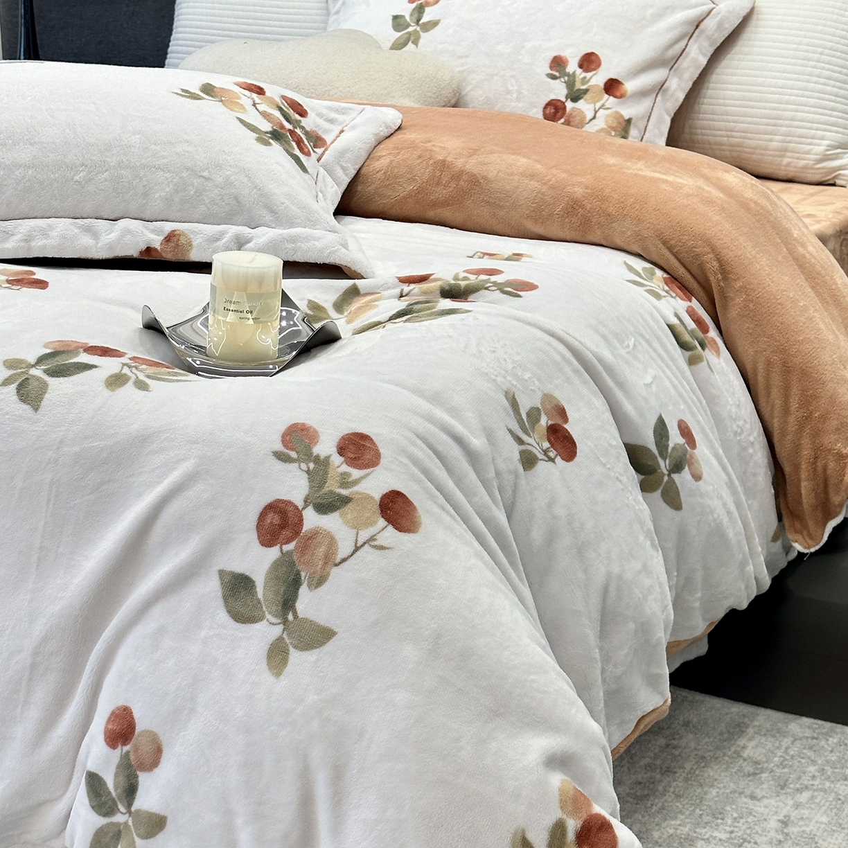 91家纺网 家纺一手货源 找家纺 JUICY 橘滋家纺 2025新款浪漫丰盈牛奶臻棉绒印花系列四件套 恬淡时光