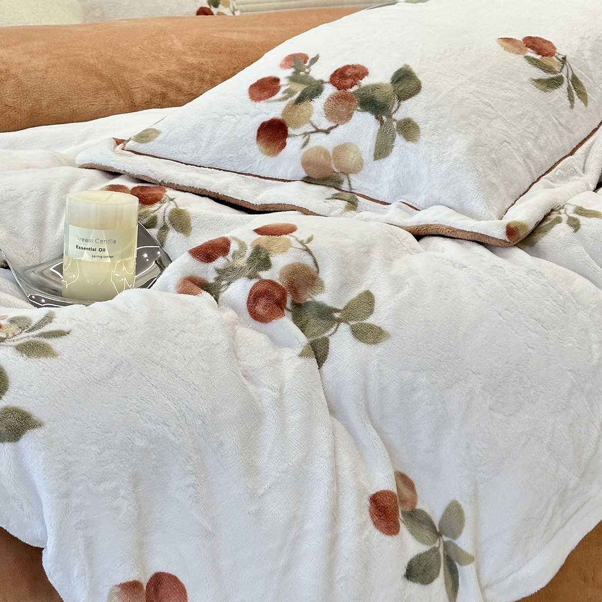 91家纺网 家纺一手货源 找家纺 JUICY 橘滋家纺 2025新款浪漫丰盈牛奶臻棉绒印花系列四件套 恬淡时光