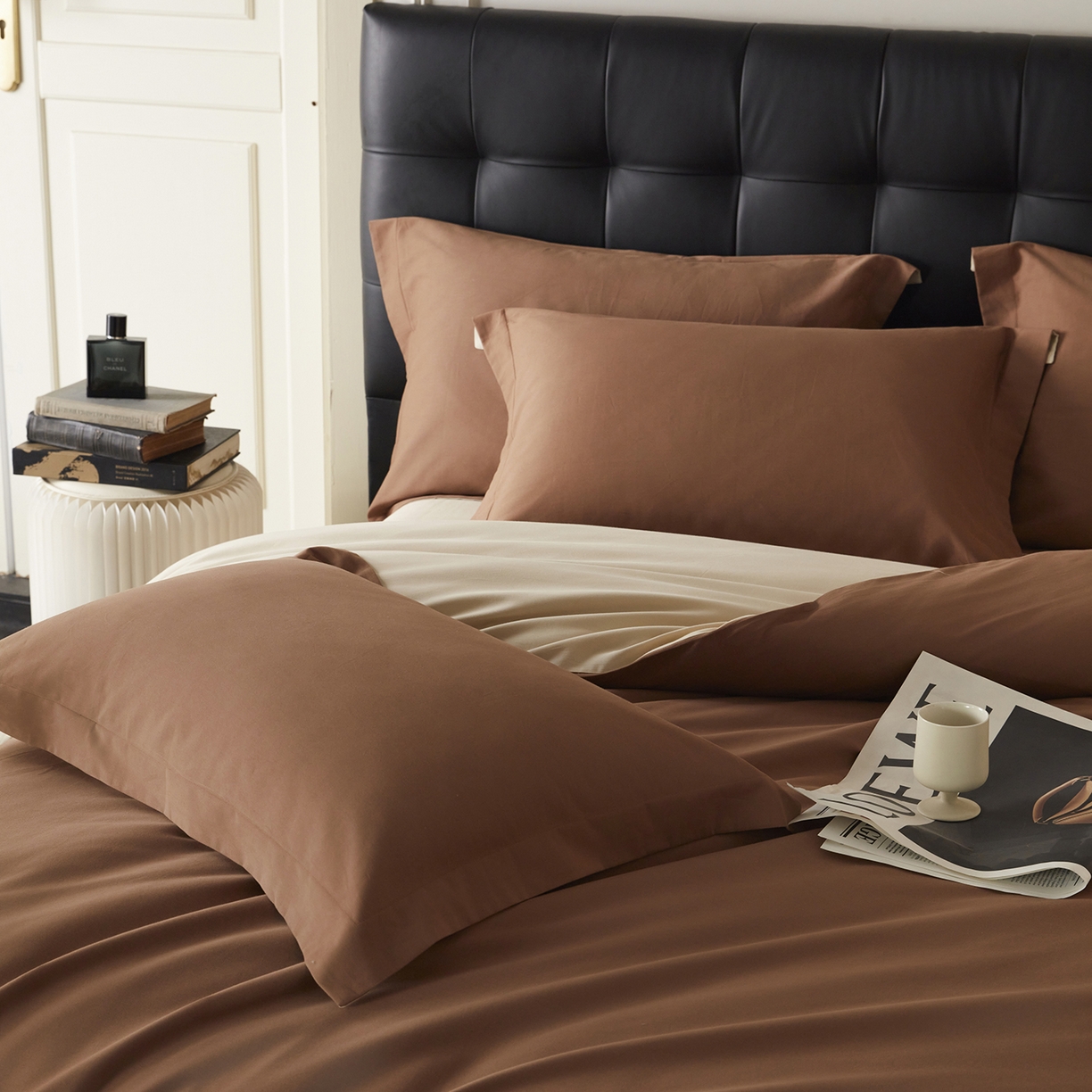 91家纺网 家纺一手货源 找家纺 秀色家纺 2025新款60支长绒棉双面加厚磨毛保暖纯棉四件套纯色被套全棉轻奢高级感 深栗色+奶油