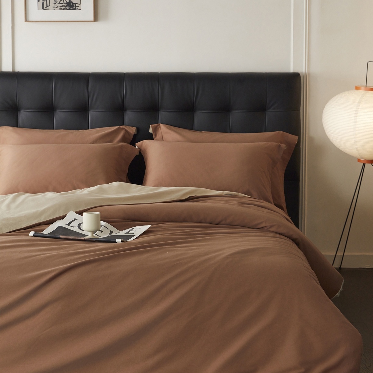 91家纺网 家纺一手货源 找家纺 秀色家纺 2025新款60支长绒棉双面加厚磨毛保暖纯棉四件套纯色被套全棉轻奢高级感 深栗色+奶油