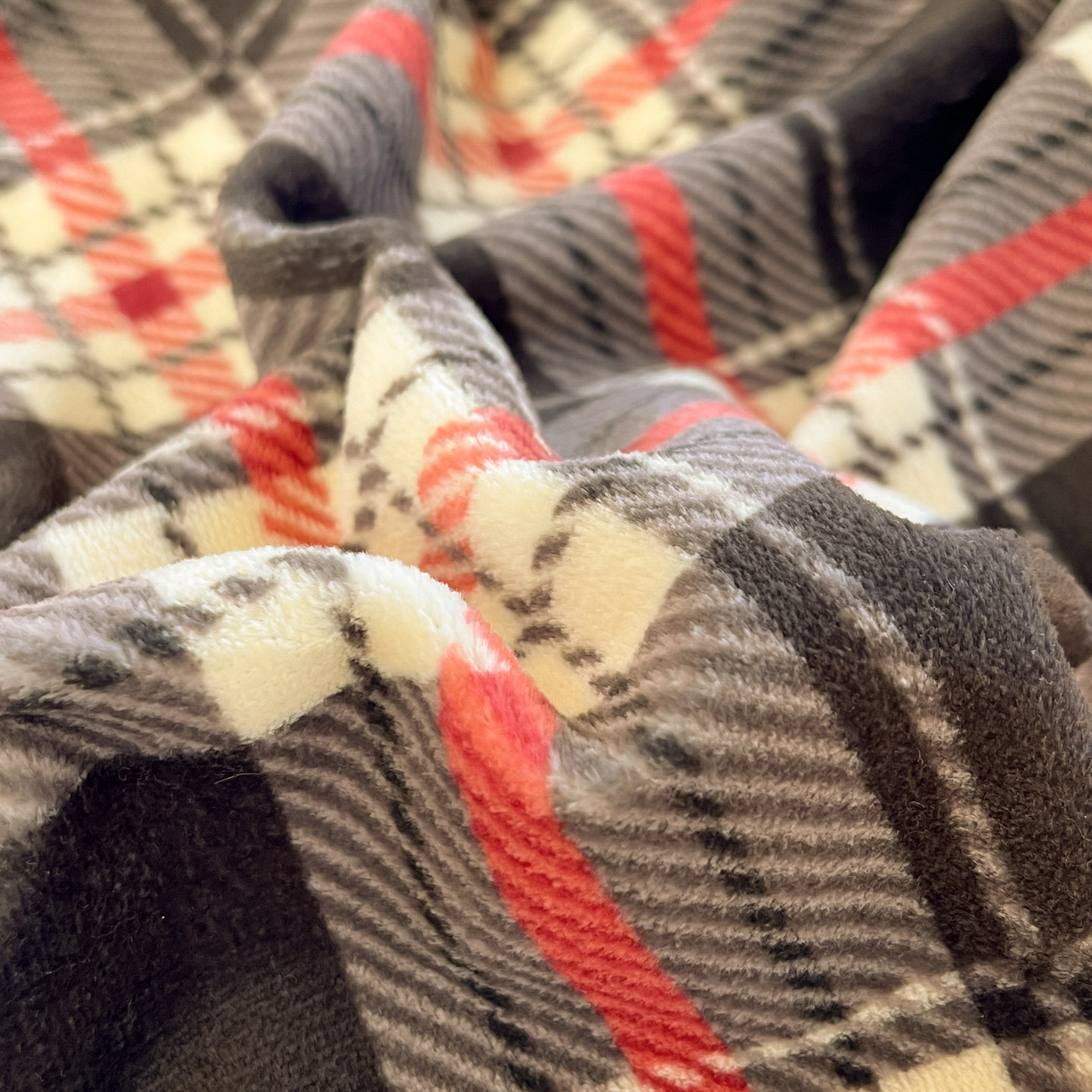 91家纺网 家纺一手货源 找家纺 牵依 2025新款韩版牛奶绒夹棉床盖四件套 爱莉诗