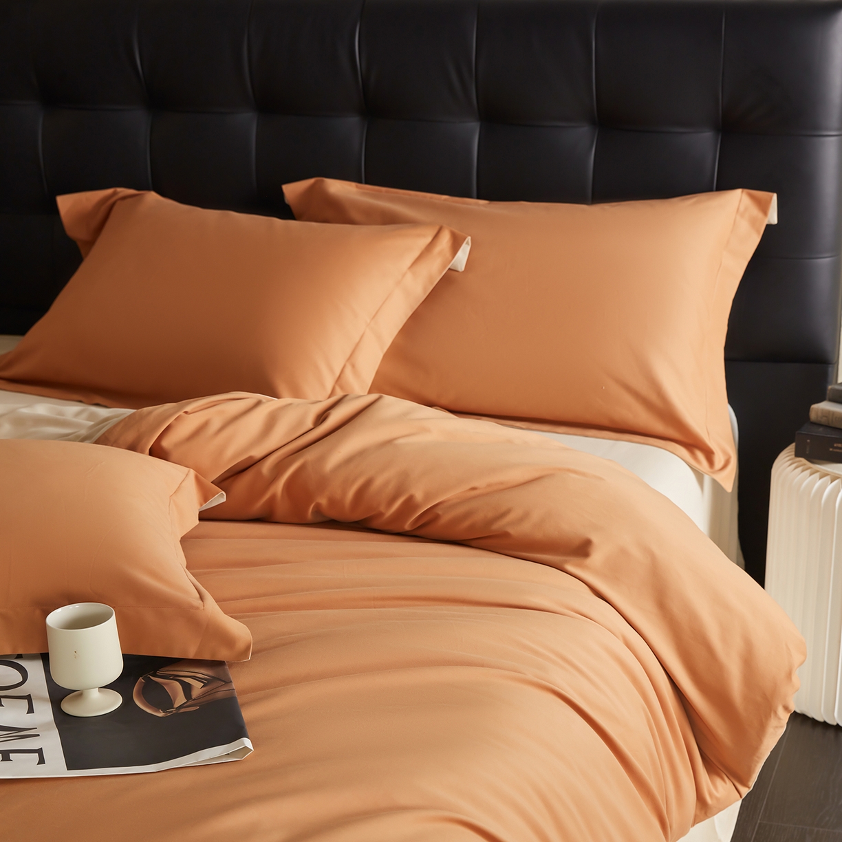 91家纺网 家纺一手货源 找家纺 秀色家纺 2025新款60支长绒棉双面加厚磨毛保暖纯棉四件套纯色被套全棉轻奢高级感 晚霞橙+奶油