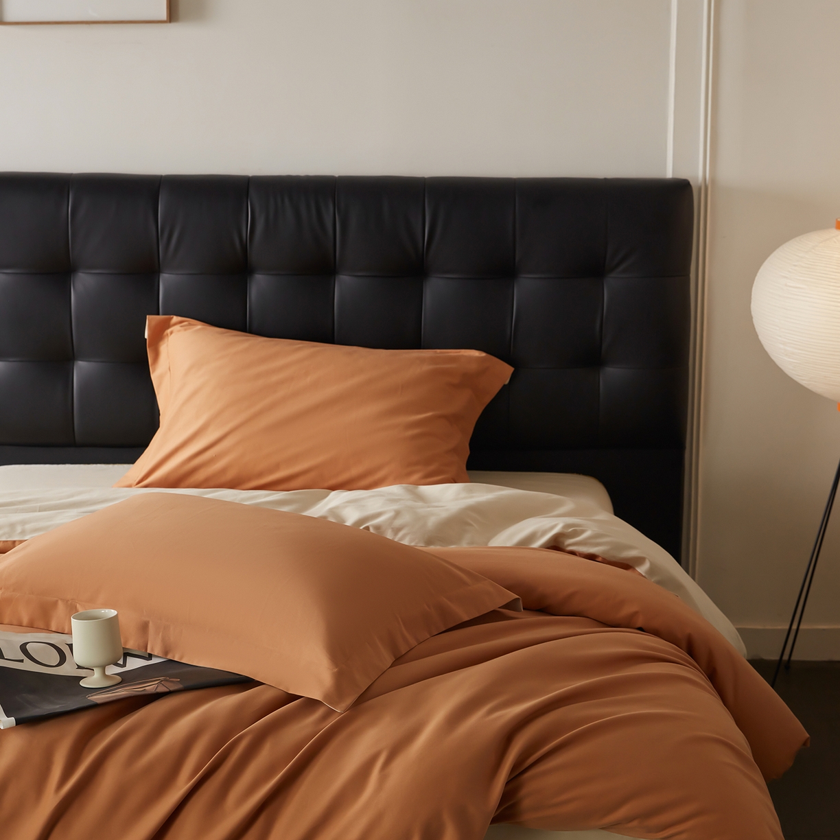 91家纺网 家纺一手货源 找家纺 秀色家纺 2025新款60支长绒棉双面加厚磨毛保暖纯棉四件套纯色被套全棉轻奢高级感 晚霞橙+奶油