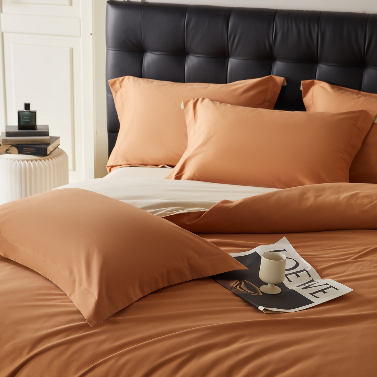 91家纺网 家纺一手货源 找家纺 秀色家纺 2025新款60支长绒棉双面加厚磨毛保暖纯棉四件套纯色被套全棉轻奢高级感 晚霞橙+奶油