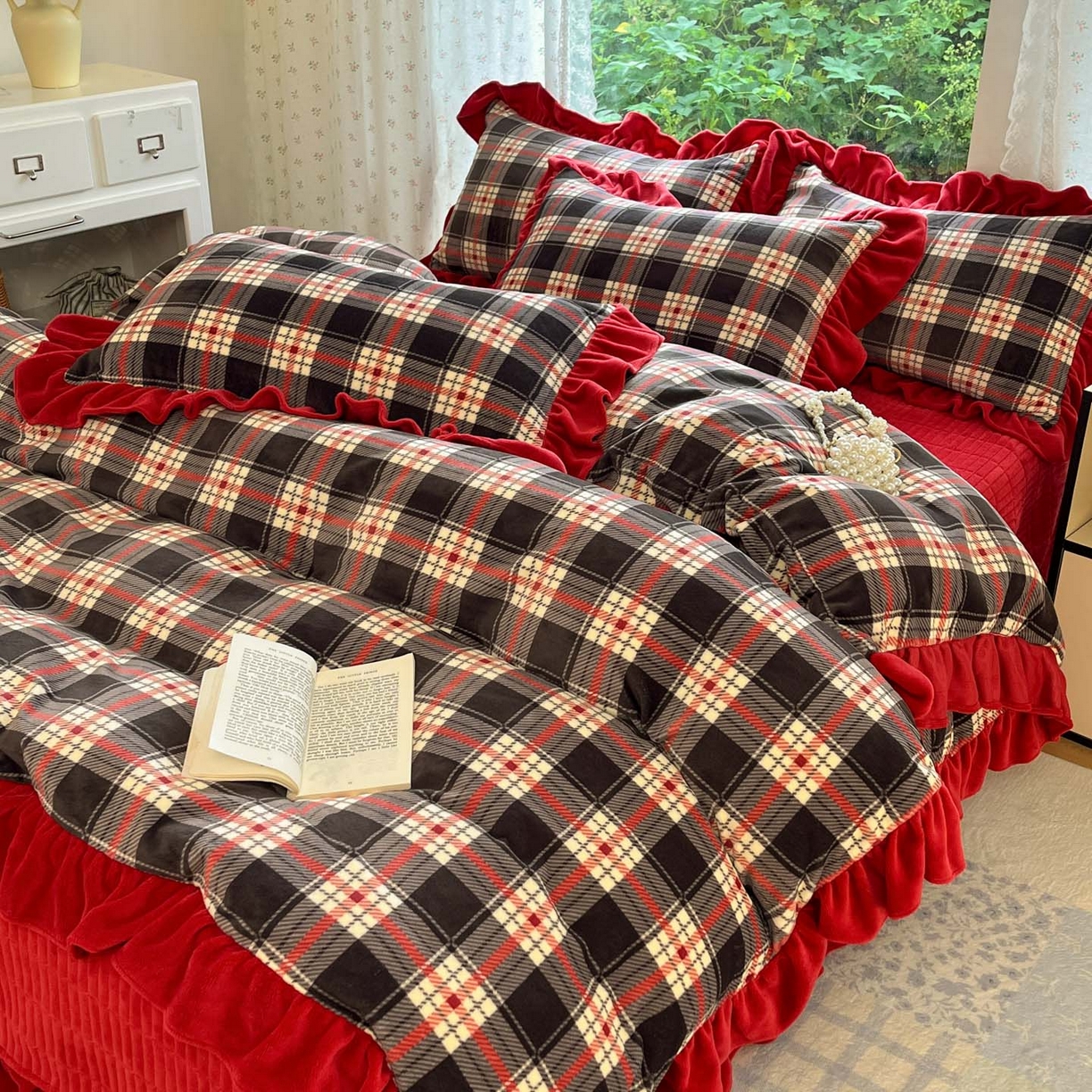 91家纺网 家纺一手货源 找家纺 牵依 2025新款韩版牛奶绒夹棉床盖四件套 爱莉诗