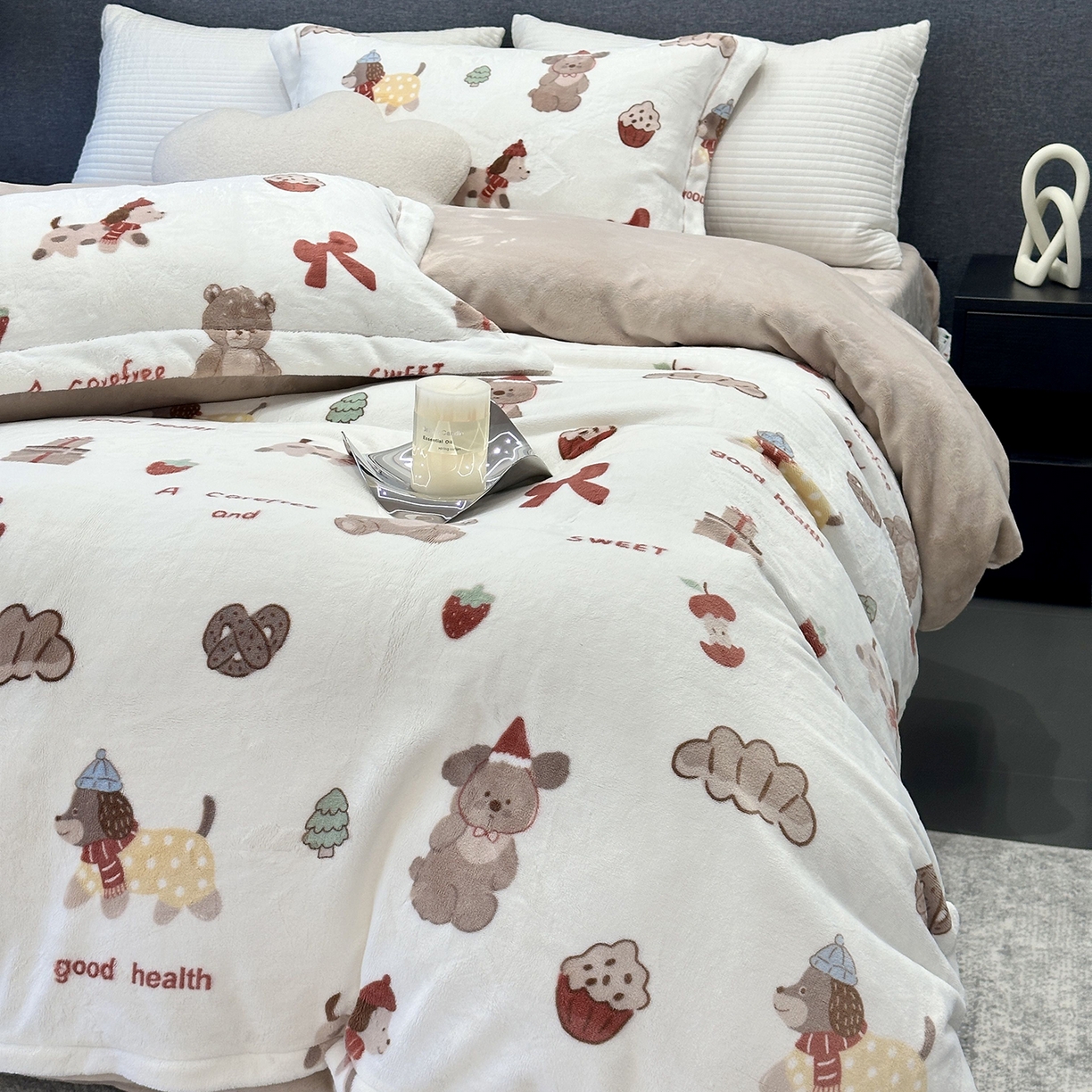 91家纺网 家纺一手货源 找家纺 JUICY 橘滋家纺 2025新款浪漫丰盈牛奶臻棉绒印花系列四件套 甜梦乐园