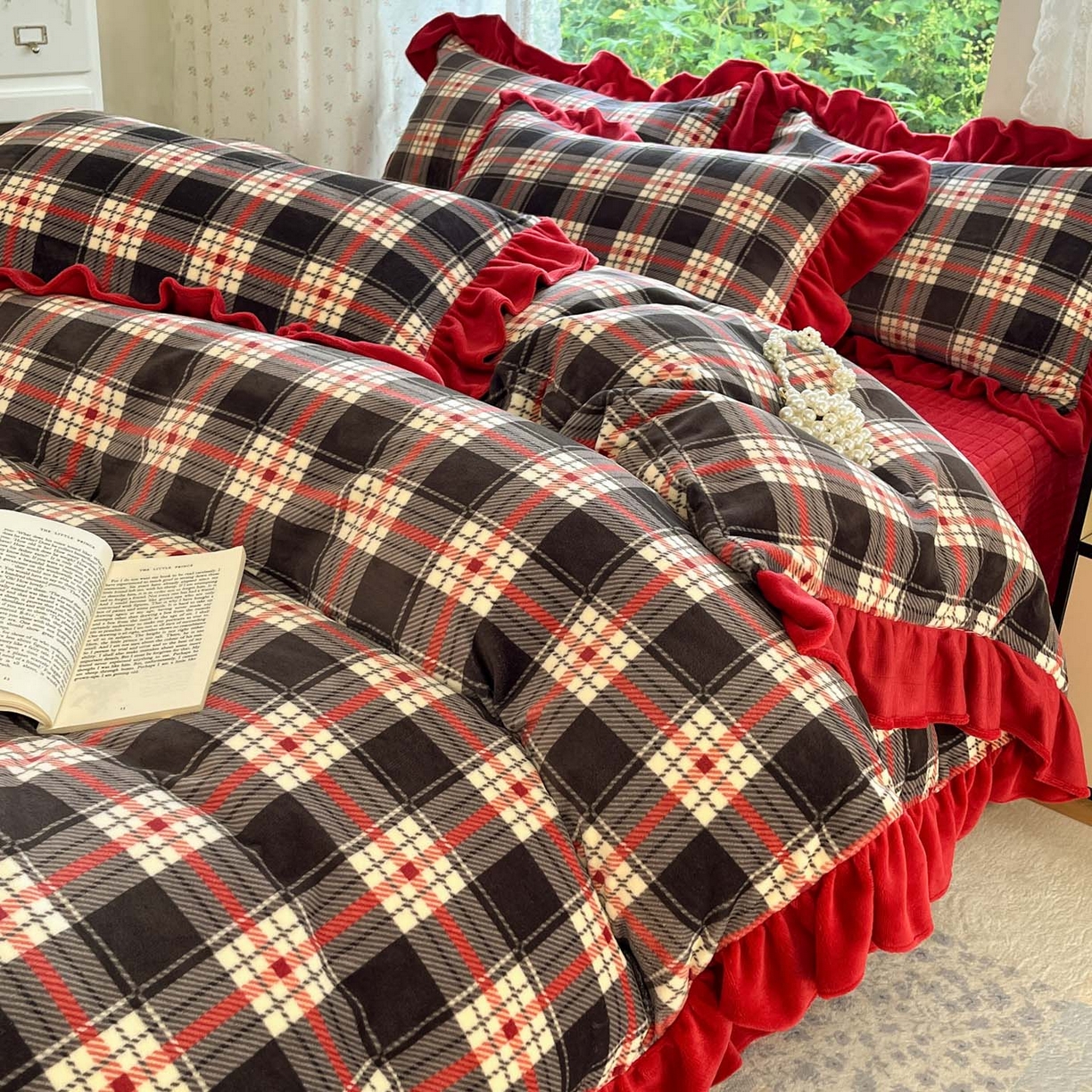 91家纺网 家纺一手货源 找家纺 牵依 2025新款韩版牛奶绒夹棉床盖四件套 爱莉诗