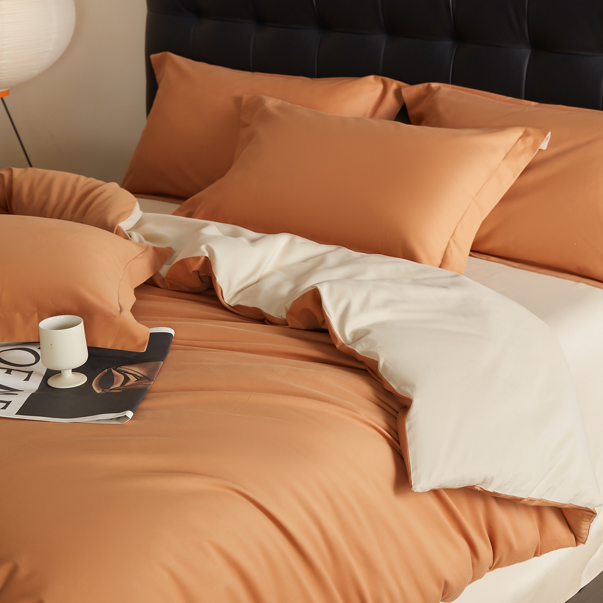 91家纺网 家纺一手货源 找家纺 秀色家纺 2025新款60支长绒棉双面加厚磨毛保暖纯棉四件套纯色被套全棉轻奢高级感 晚霞橙+奶油