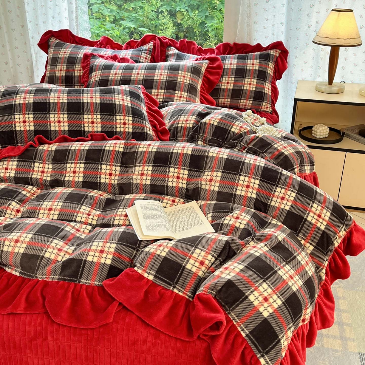 91家纺网 家纺一手货源 找家纺 牵依 2025新款韩版牛奶绒夹棉床盖四件套 爱莉诗