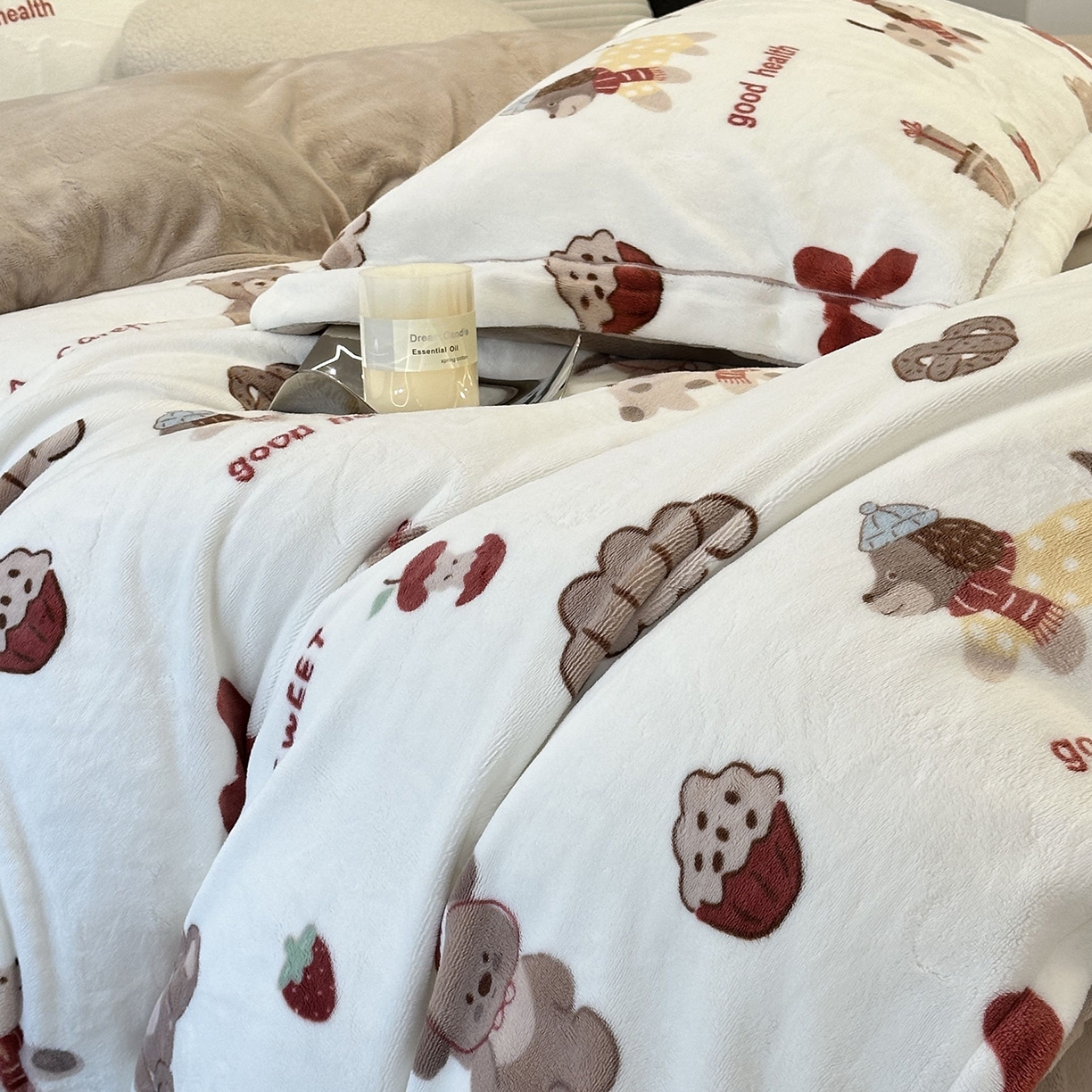 91家纺网 家纺一手货源 找家纺 JUICY 橘滋家纺 2025新款浪漫丰盈牛奶臻棉绒印花系列四件套 甜梦乐园