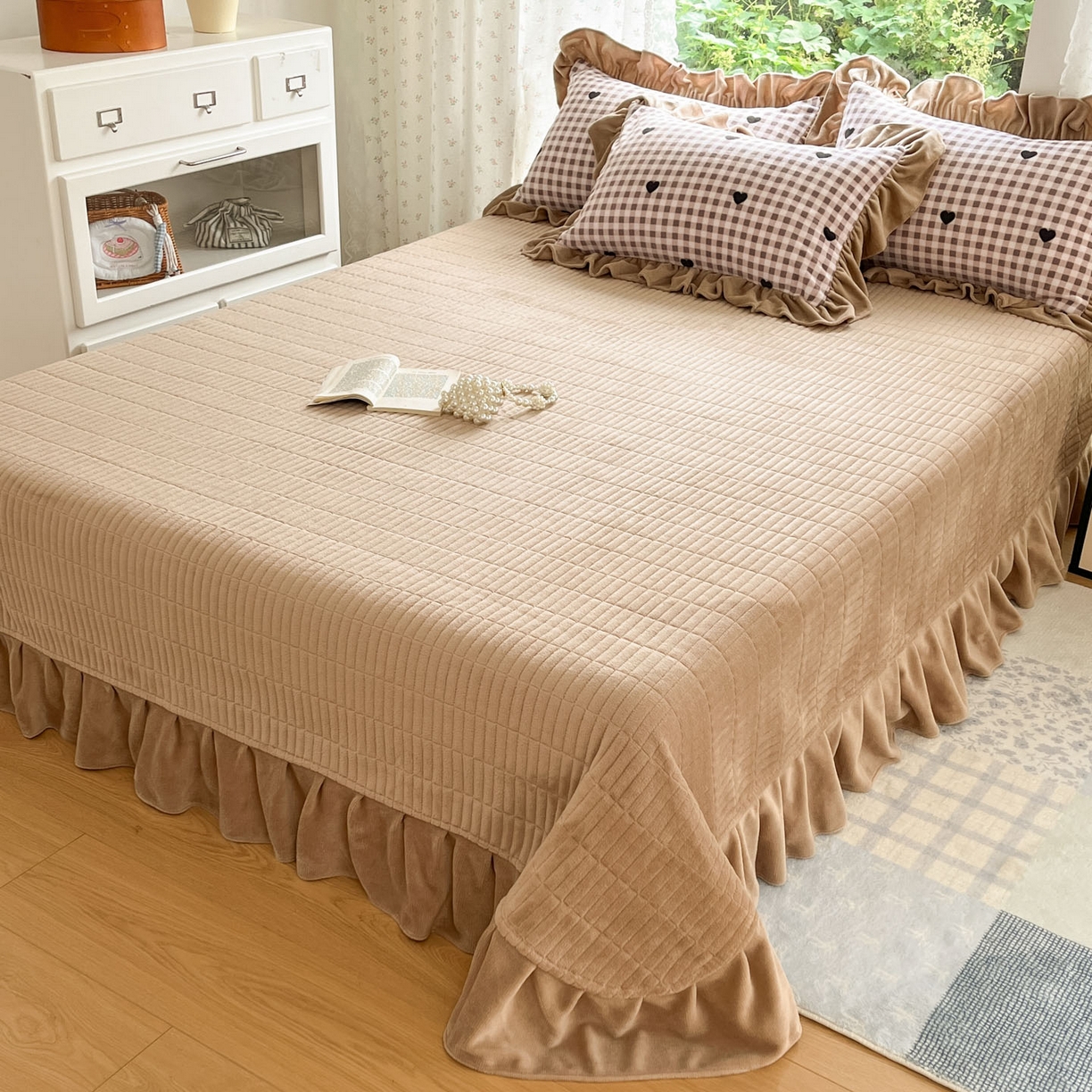 91家纺网 家纺一手货源 找家纺 牵依 2025新款韩版牛奶绒夹棉床盖四件套 爱心格